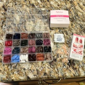 Fake nails ( 24 color choices )